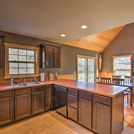 Updated Rural Retreat In New Haven Near Vineyards! Exterior photo