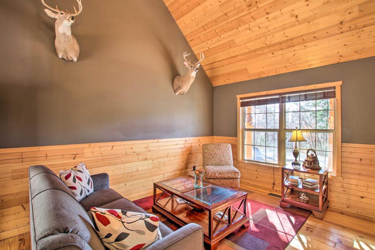 Updated Rural Retreat In New Haven Near Vineyards! Exterior photo