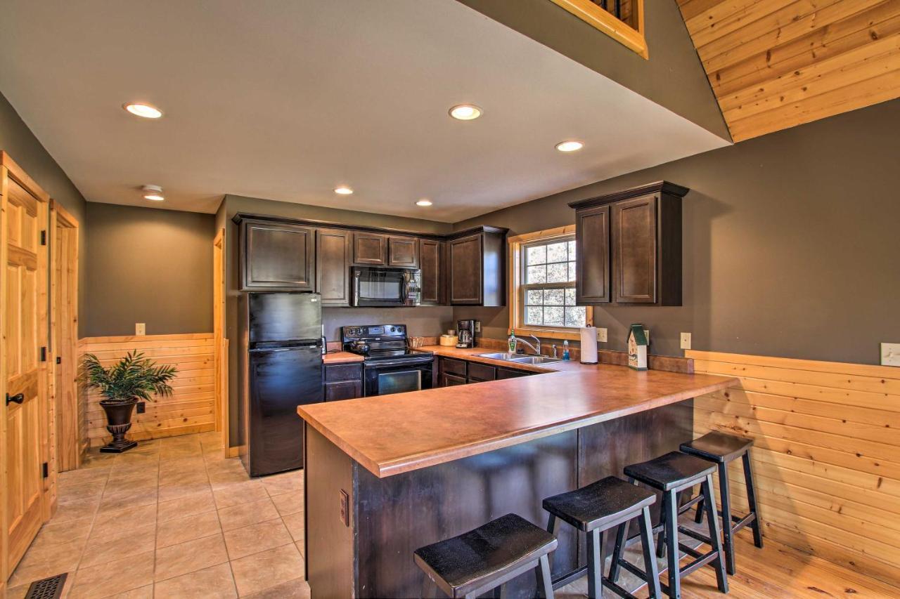 Updated Rural Retreat In New Haven Near Vineyards! Exterior photo