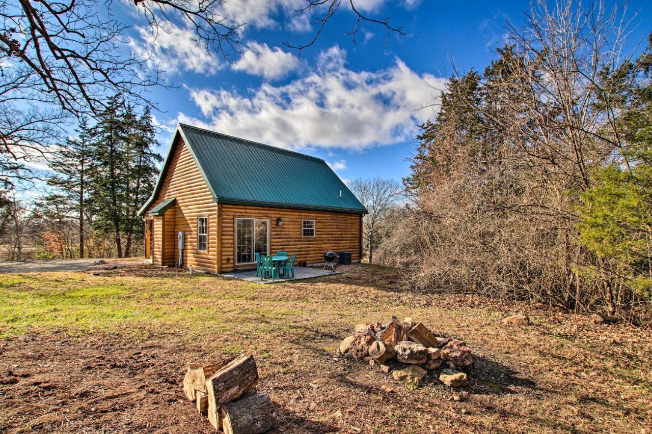 Updated Rural Retreat In New Haven Near Vineyards! Exterior photo