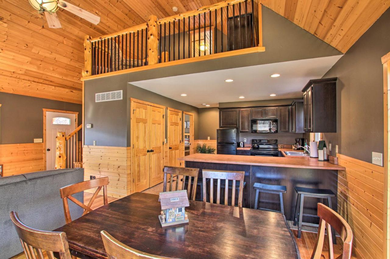 Updated Rural Retreat In New Haven Near Vineyards! Exterior photo