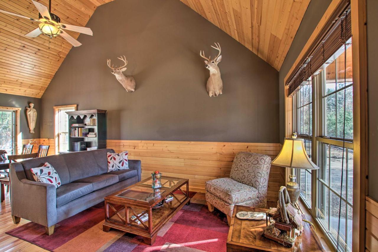 Updated Rural Retreat In New Haven Near Vineyards! Exterior photo