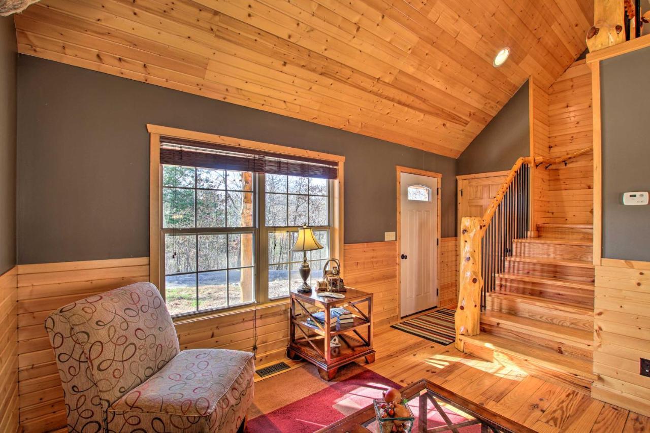 Updated Rural Retreat In New Haven Near Vineyards! Exterior photo