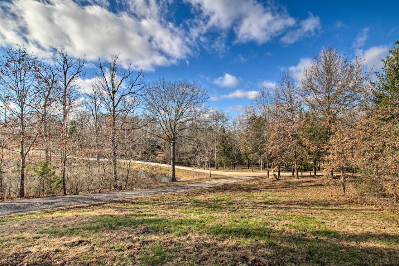Updated Rural Retreat In New Haven Near Vineyards! Exterior photo