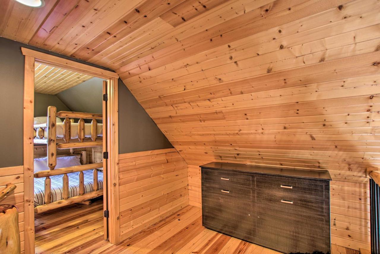 Updated Rural Retreat In New Haven Near Vineyards! Exterior photo