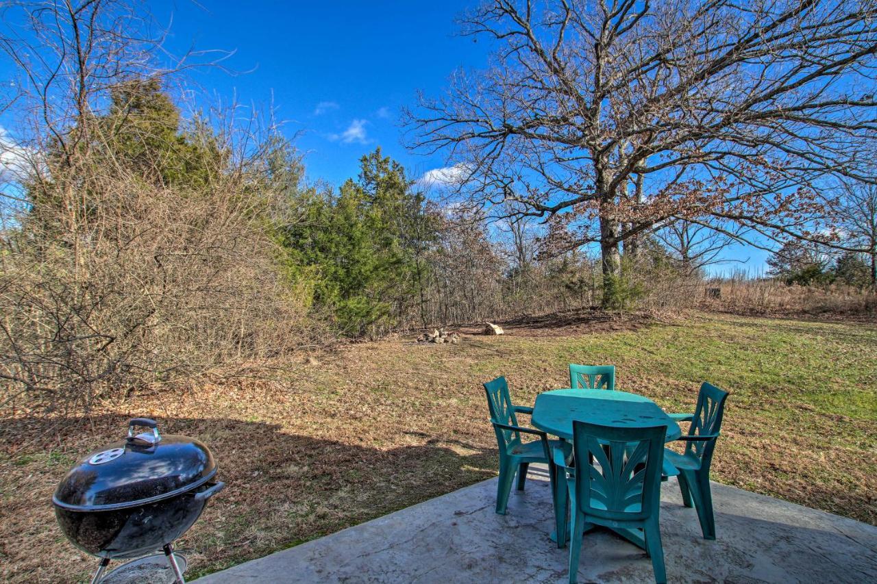 Updated Rural Retreat In New Haven Near Vineyards! Exterior photo