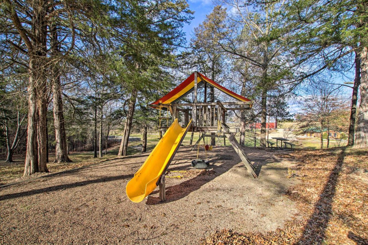 Updated Rural Retreat In New Haven Near Vineyards! Exterior photo