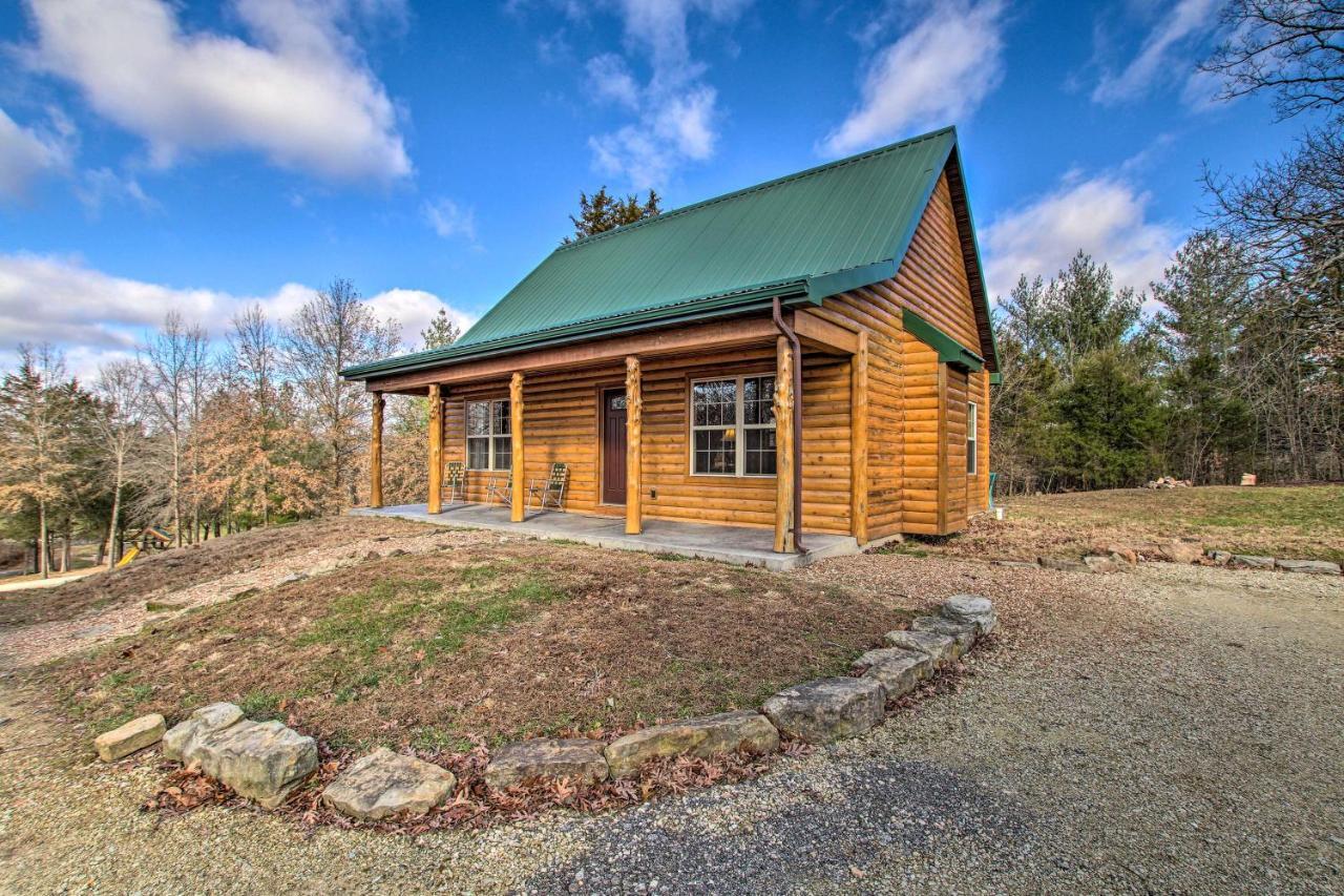 Updated Rural Retreat In New Haven Near Vineyards! Exterior photo