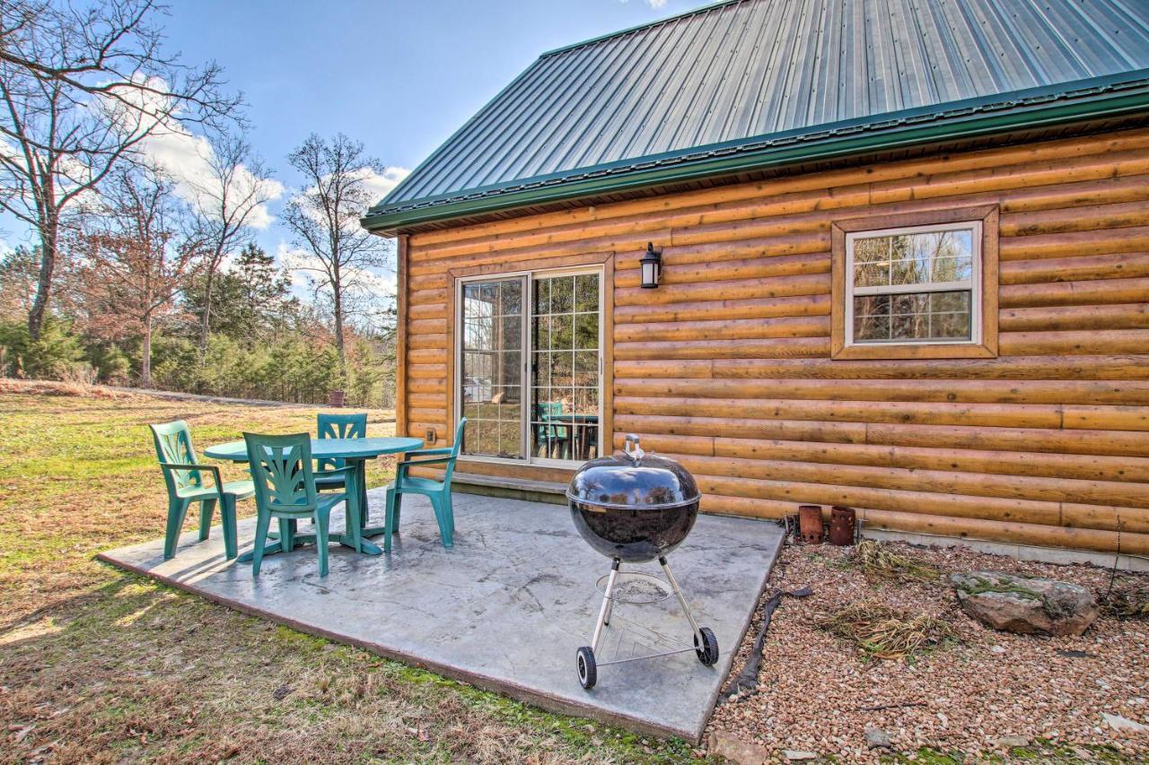 Updated Rural Retreat In New Haven Near Vineyards! Exterior photo